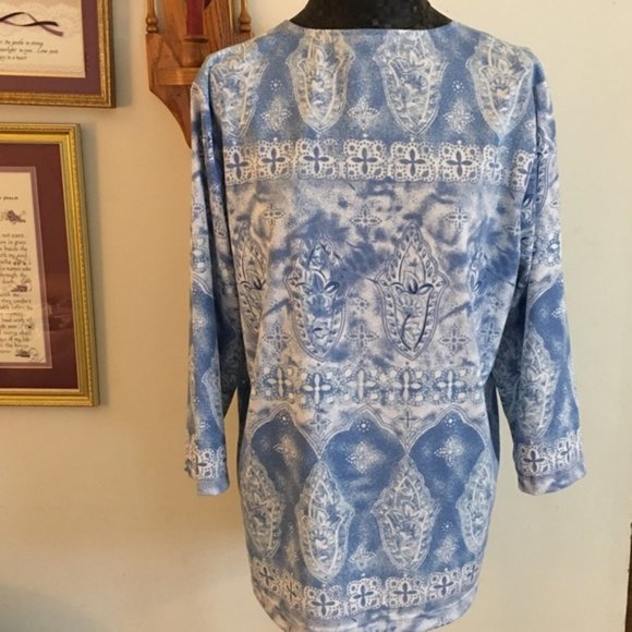 Cathy Daniels Beautiful Designed Blue Shirt size large (tags were removed) - Picture 2 of 3